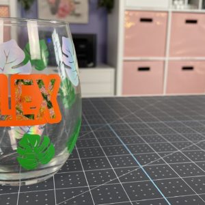 How to Make a Wine Glass with Vinyl and Cricut | DIY Alex Summer Party Mystery Box