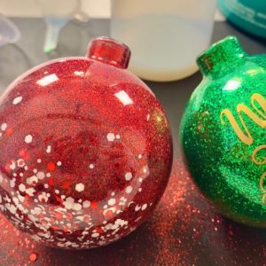 How To Make a Glitter Ornament with Vinyl | Cricut Christmas Craft Easy