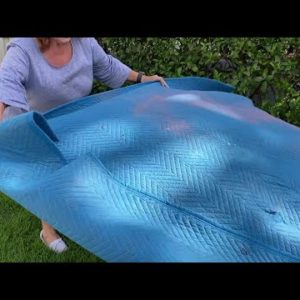 She lays a packing blanket in her backyard for a breathtaking idea!