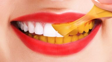 30 LIFE HACKS FOR A HOLLYWOOD SMILE