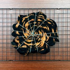 Tie-dye pattern : Reverse Dye Spirograph