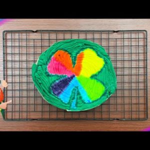 Tie-dye pattern : St. Patrick's Day Rainbow 4 Leaf Clover Spiral!