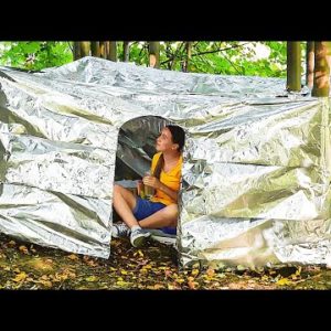 ALUMINIUM FOIL HOUSE! Smart Camping Hacks and Yummy Recipes