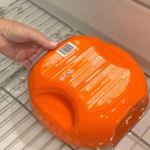 Soak a Tide Pod container in water for this brilliant hack!