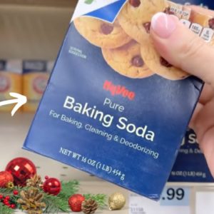 Baking soda for Christmas decor? This is GENIUS!