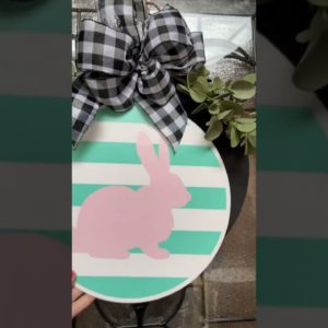 🤯 DIY Interchangeable Door Hangers with Cricut #cricut #cricuttips #homedecor #diycrafts