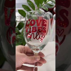 Valentine’s Day Dollar Tree Wine Glasses with Cricut 💖💫🍷💝