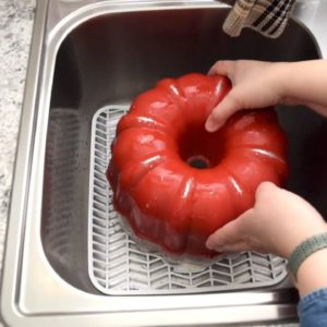 Put a bundt pan in your sink…GENIUS!